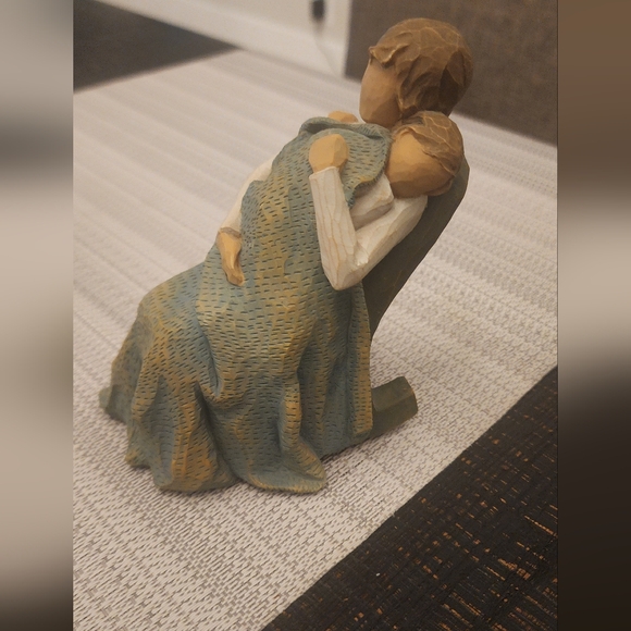 Willow Tree The Quilt Figurine in Blue & Brown - Picture 2 of 8